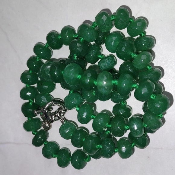 Artisan Crafted Faceted Jade Gemstone Necklace - Picture 4 of 4